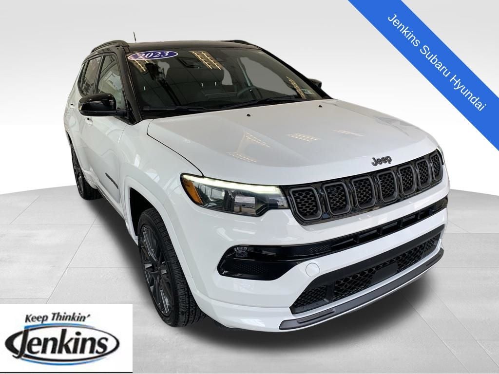 2023 Jeep Compass Limited in Bright White Clearcoat — front three-quarter view