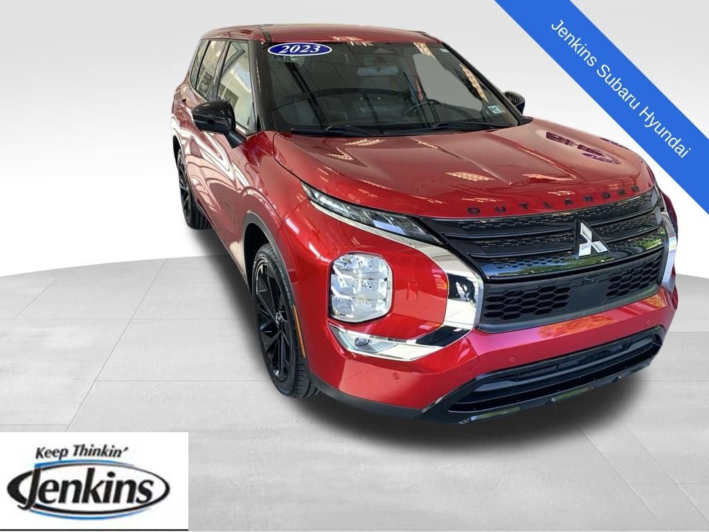 2023 Mitsubishi Outlander SE Black Edition in Red Diamond — front three-quarter view
